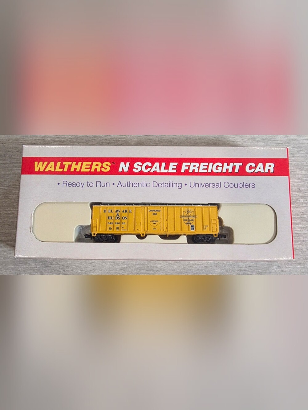 Walthers N Scale Delaware & Hudson 50' Exterior Post Boxcar